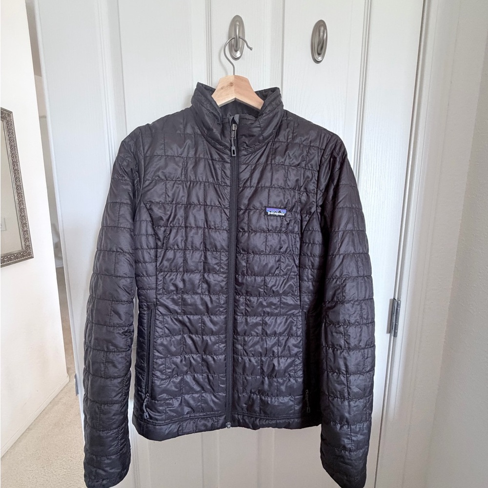 Patagonia women’s Black Quilted Puffer Jacket size medium